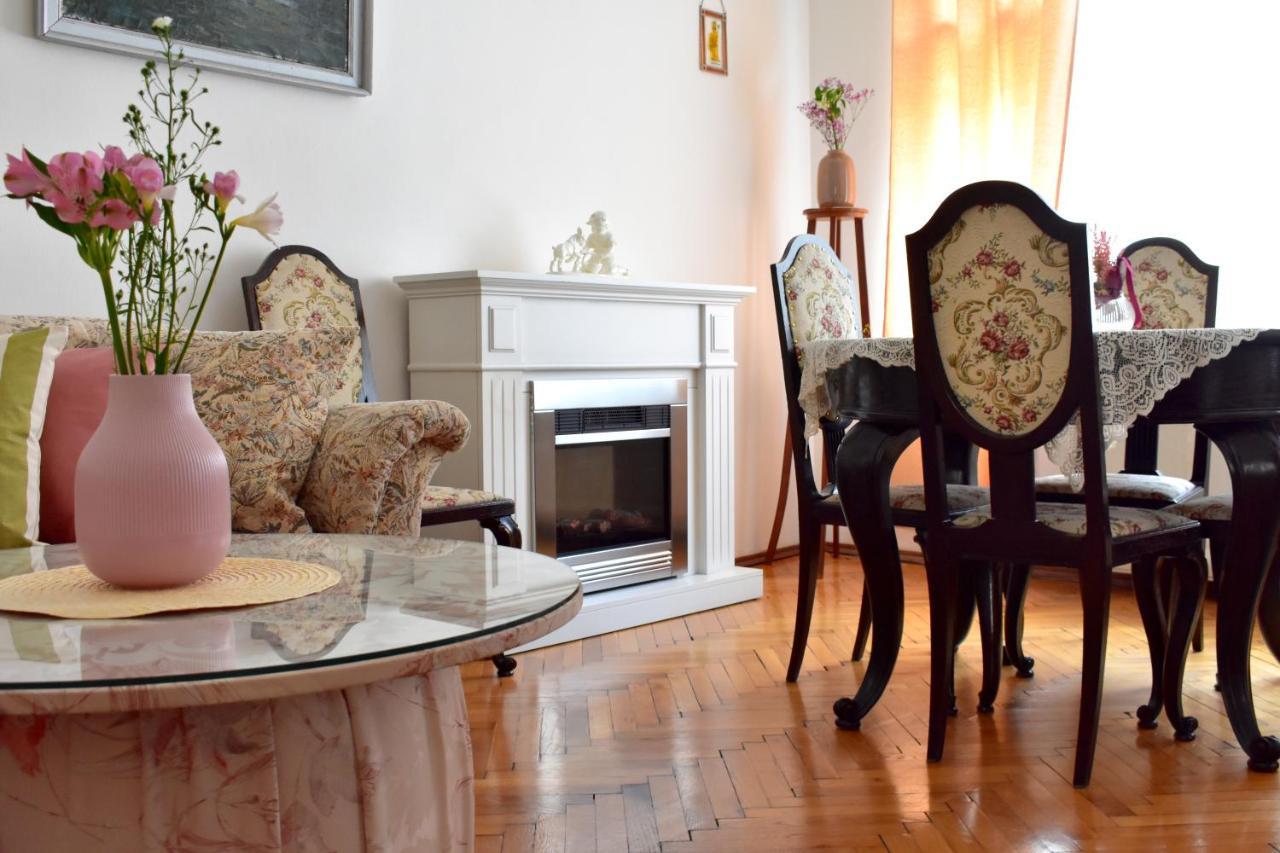 Old Town Konviktska - Bohemian Apartamento *