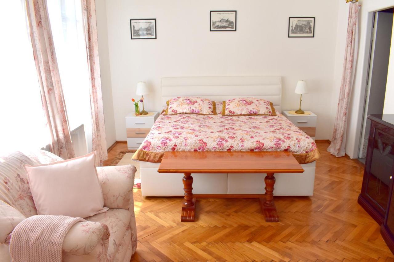 Old Town Konviktska - Bohemian Apartamento